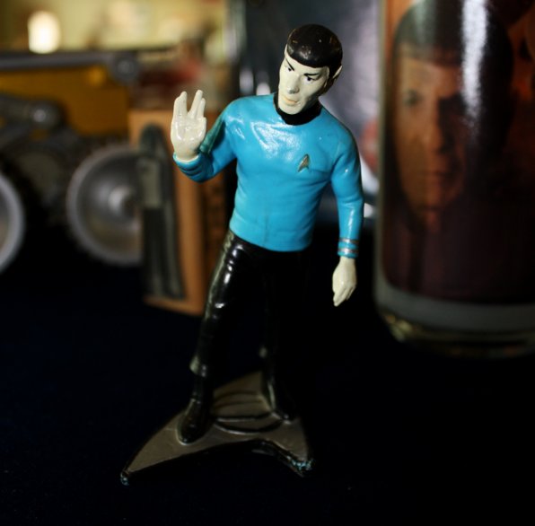 Mini-Spock gives his trademark salute. Don’t meld me, bro!