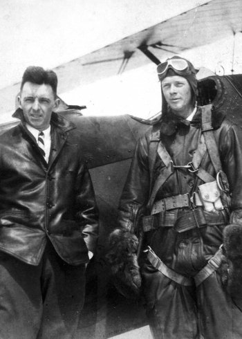 Robert S. Fogg Sr. welcomes Charles Lindbergh to Concord.