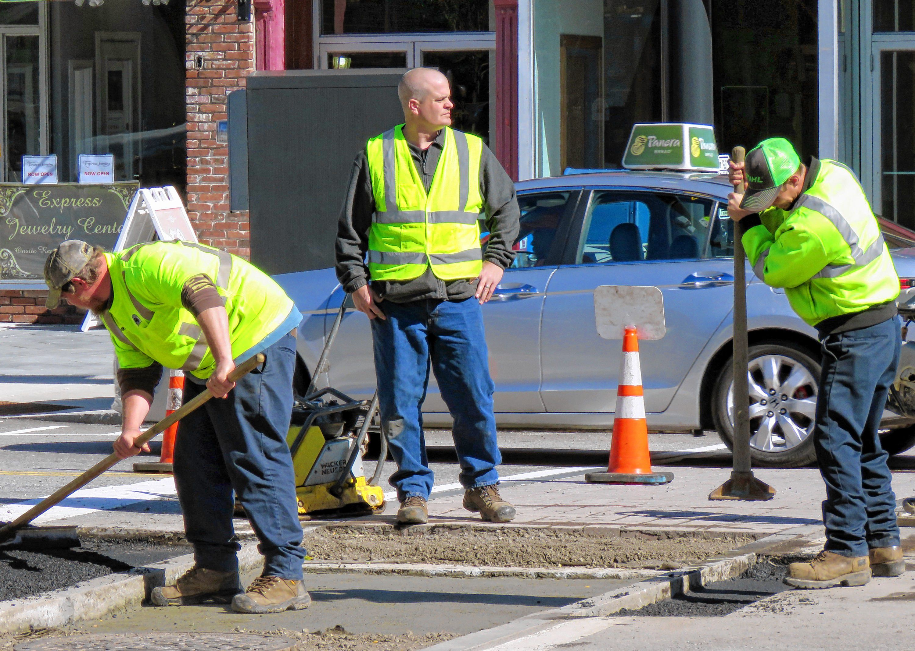 Concord general services workers patch a N. Main and Pleasant Street ...