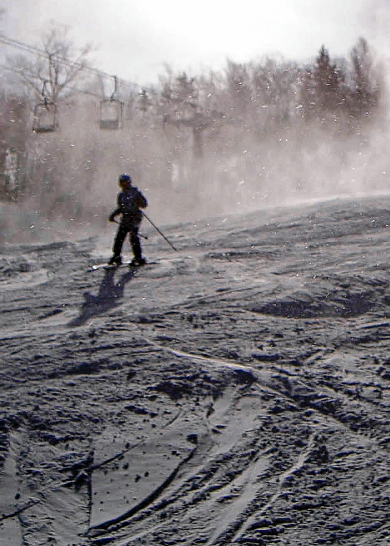 Upslope snow and snowguns blasting made for stellar snow conditions at Bretton Woods on December 12. (Tim Jones/EasternSlopes.com photo) 