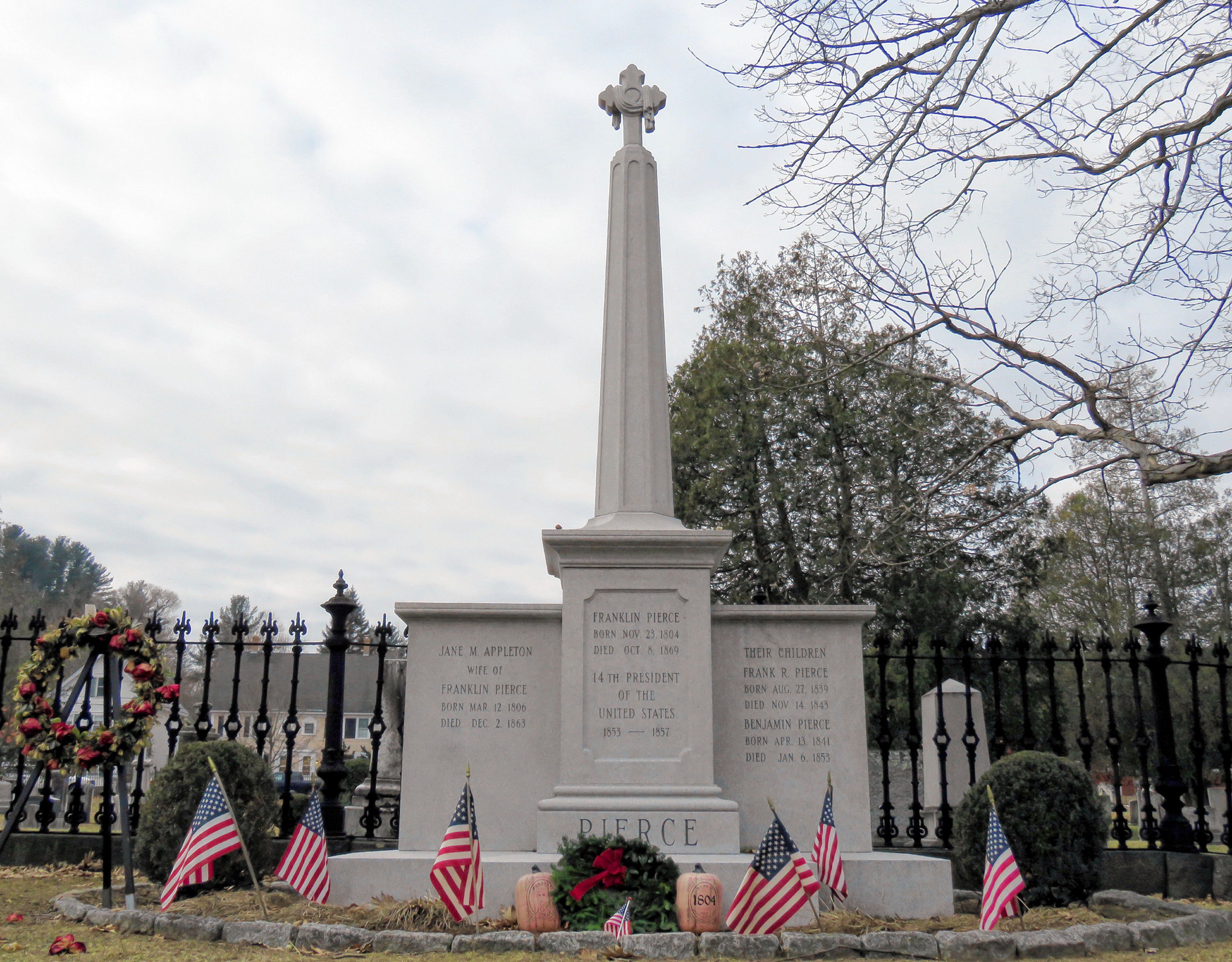 Wreaths meant to honor veterans at the Old North Cemetery in Concord are shown on the morning of Friday, Dec. 14, 2018. Caitlin Andrews