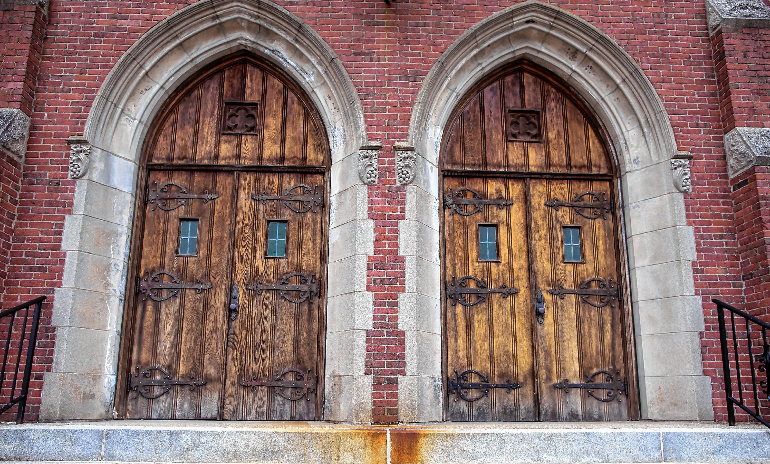 The front doors of  First Congregational Church, United Church of Christ in Concord.