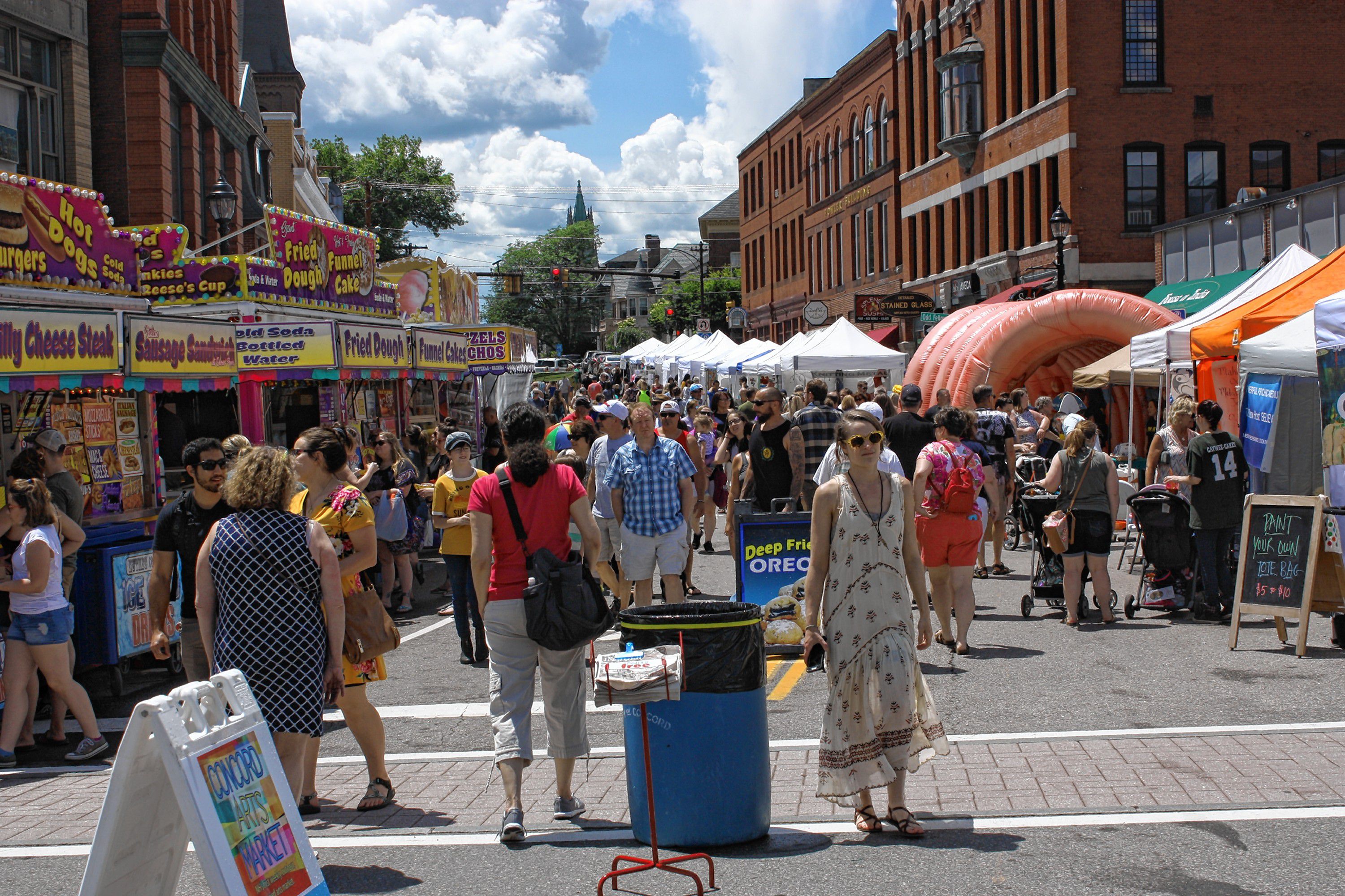 Pleasant Street was nearly impassible during the height of Market Days. JON BODELL / Insider staff