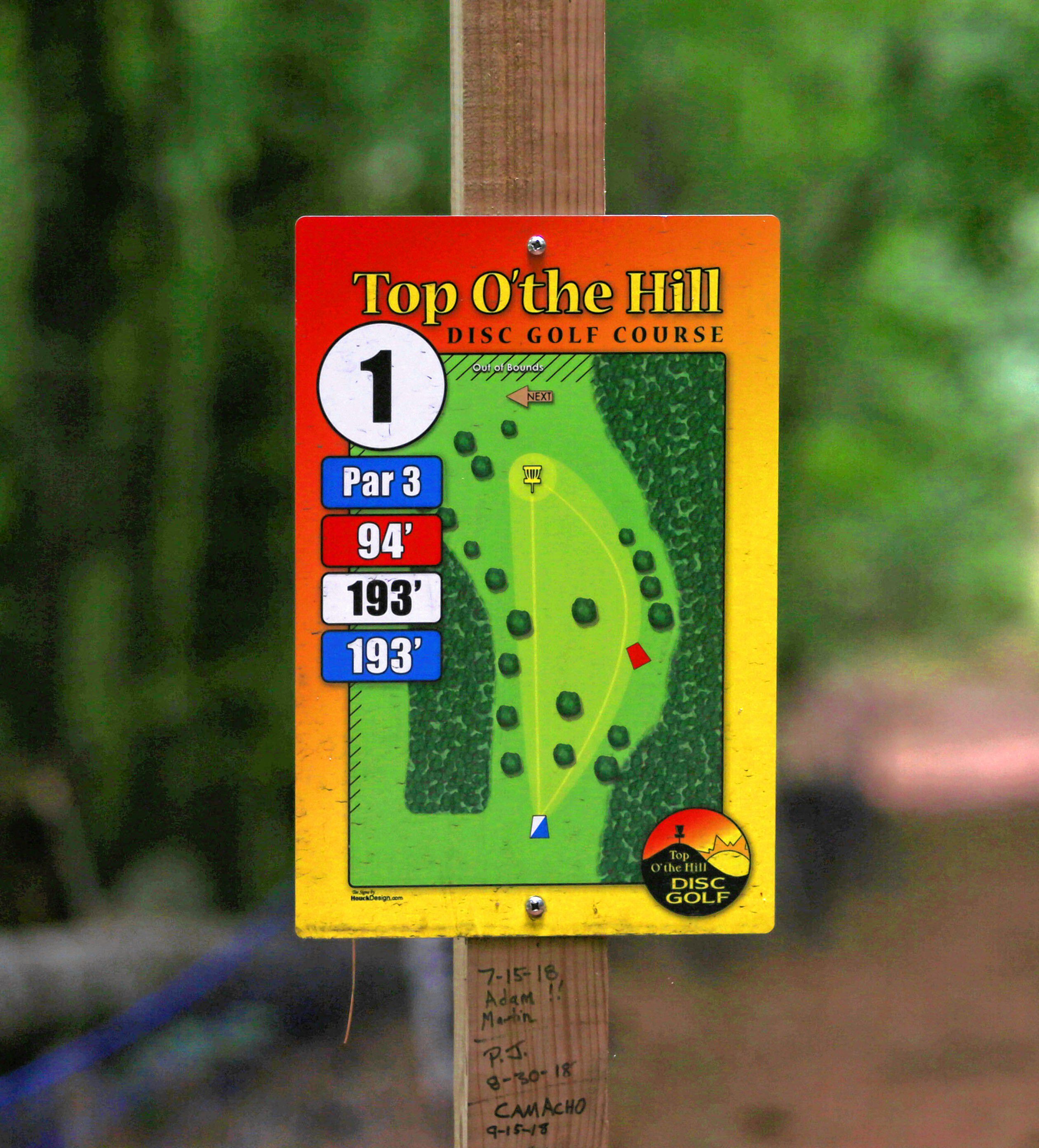Similar to normal golf, many disc golf courses offer players a view of each hole near the tee box, including the distance and shots needed to reach par.