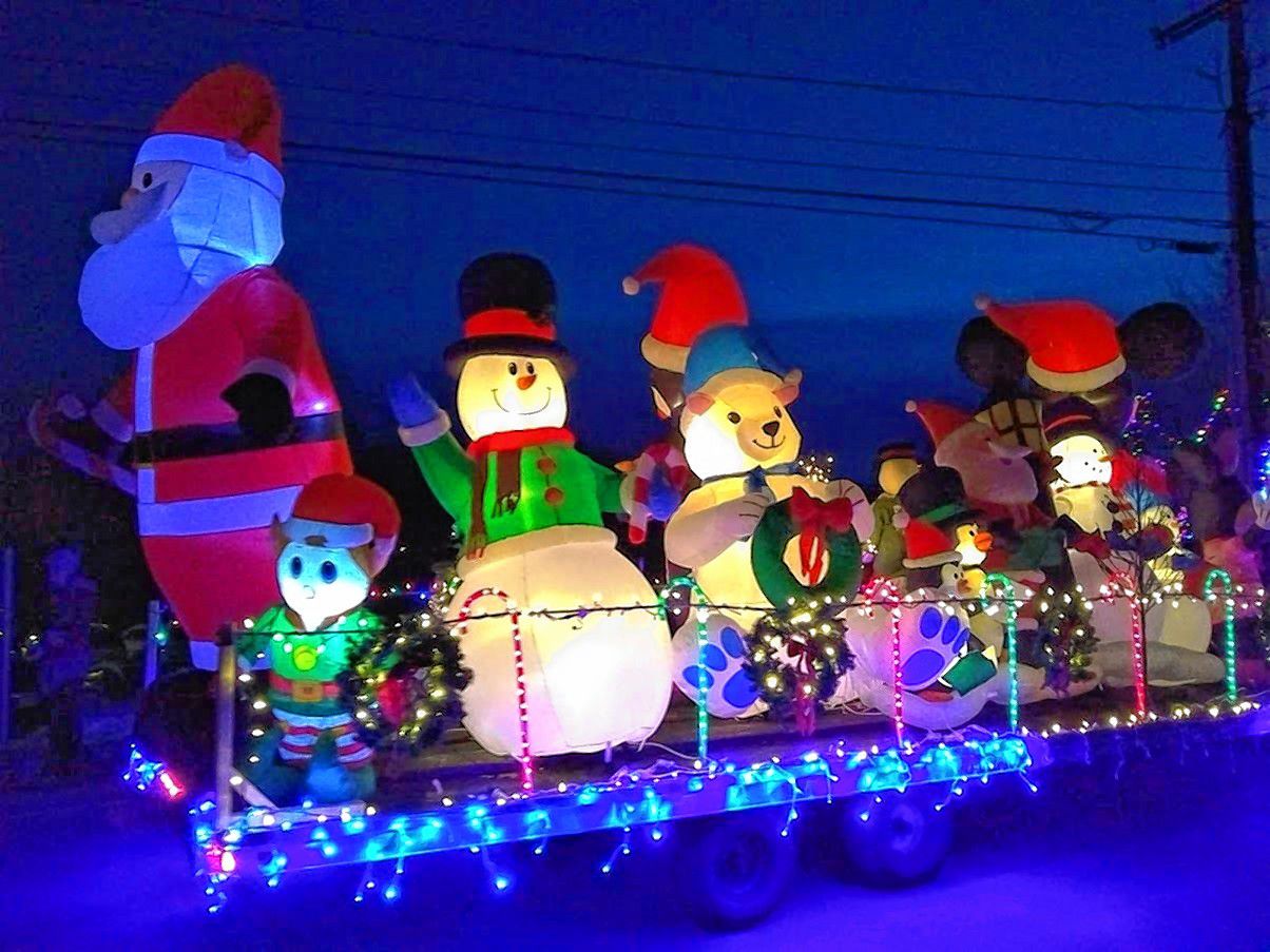 Love a night parade! This float got everyone in the holiday spirit! 