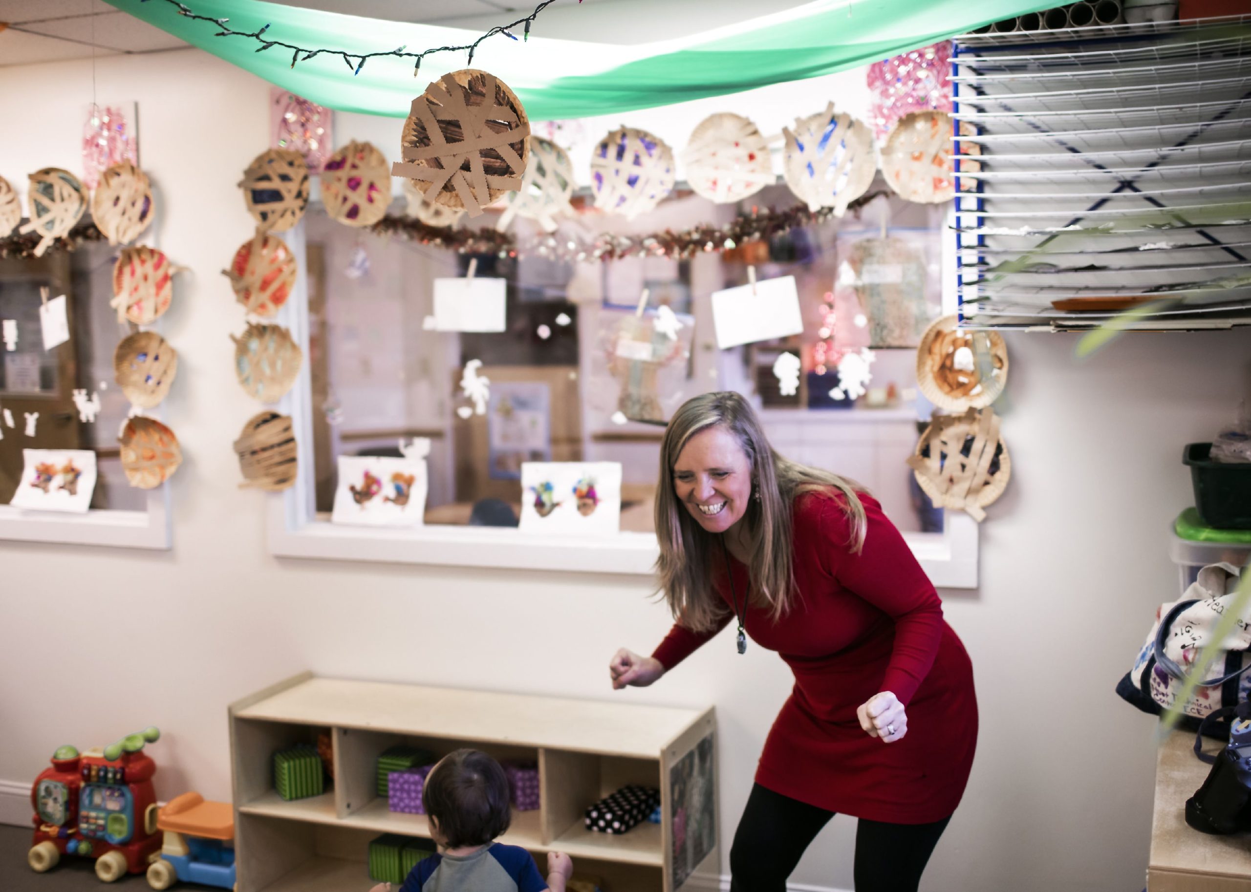 Dance therapist Heather Biegelow Hearne teaches a music and movement class at the Blueberry Express Day Care Center in Pittsfield on Friday, December 1, 2023. GEOFF FORESTER